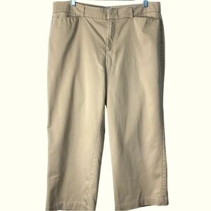 Dockers Ideal Fit Metro Capri Pants in EUC